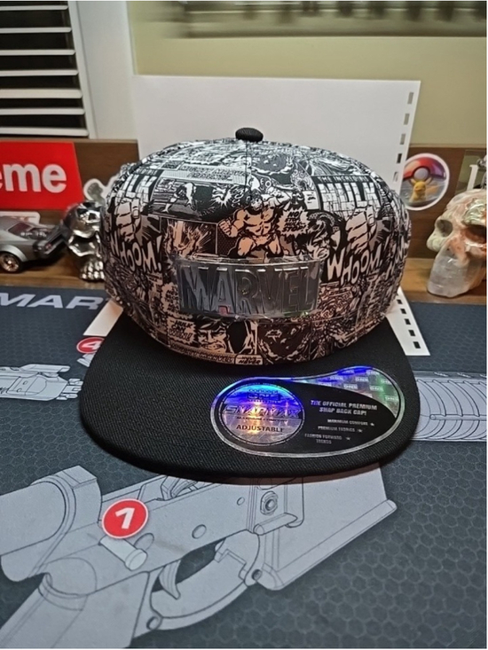 Marvel Other - Marvel Comic Print Snapback Hat Cap Black White Adjustable Metal Tag Badge